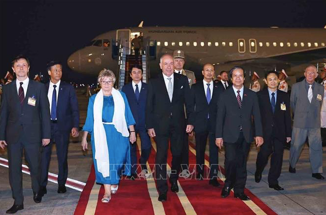 Tổng thống Hungary Sulyok Tamas và Phu nhân. Ảnh: TTXVN