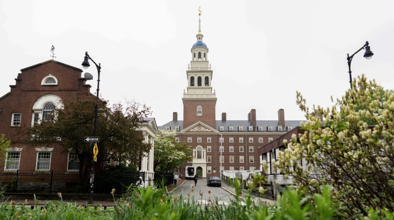 Khuôn viên Đại học Harvard. (Ảnh: Bloomberg) Khuôn viên Đại học Harvard. (Ảnh: Bloomberg)