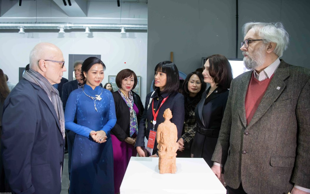 Phu nhân Ngô Phương Ly thăm Trường Đại học Mỹ thuật Hàn lâm Quốc gia Moskva mang tên V. I. Surikov. Ảnh: Baoquocte Phu nhân Ngô Phương Ly thăm Trường Đại học Mỹ thuật Hàn lâm Quốc gia Moskva mang tên V. I. Surikov. Ảnh: Baoquocte