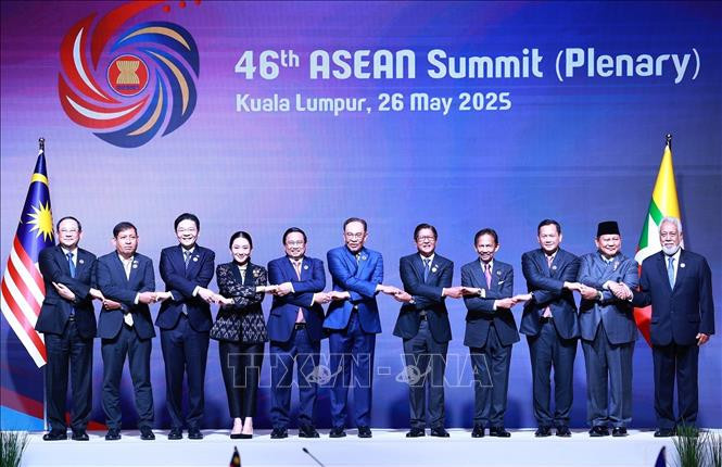 Các lãnh đạo ASEAN và Timor-Leste chụp ảnh chung tại phiên toàn thể. Ảnh: TTXVN Các lãnh đạo ASEAN và Timor-Leste chụp ảnh chung tại phiên toàn thể. Ảnh: TTXVN