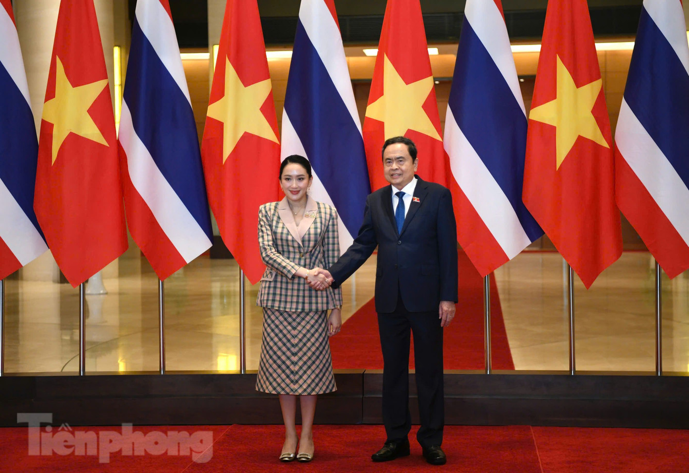 Chủ tịch Quốc hội Trần Thanh Mẫn và Thủ tướng Thái Lan Paetongtarn Shinawatra chụp ảnh chung. Ảnh: Như Ý Chủ tịch Quốc hội Trần Thanh Mẫn và Thủ tướng Thái Lan Paetongtarn Shinawatra chụp ảnh chung. Ảnh: Như Ý