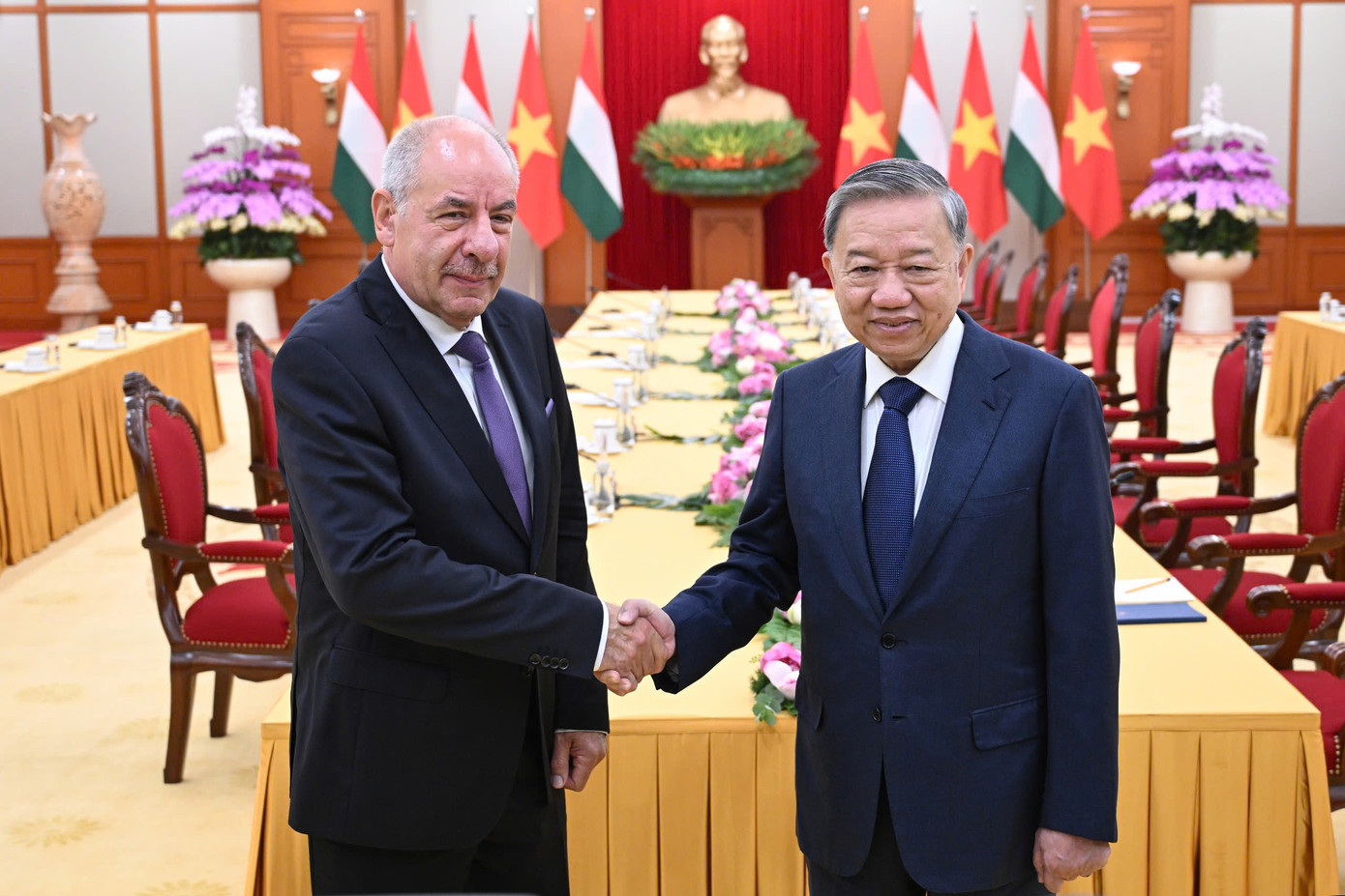 Tổng Bí thư Tô Lâm và Tổng thống Hungary Sulyok Tamas. Ảnh: Nhật Minh Tổng Bí thư Tô Lâm và Tổng thống Hungary Sulyok Tamas. Ảnh: Nhật Minh