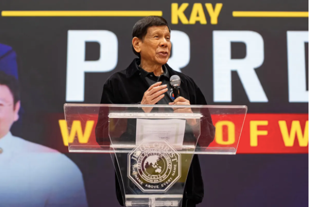 Cựu Tổng thống Philippines Rodrigo Duterte trong một cuộc vận động cử tri trước khi ông bị bắt. (Ảnh: AP)