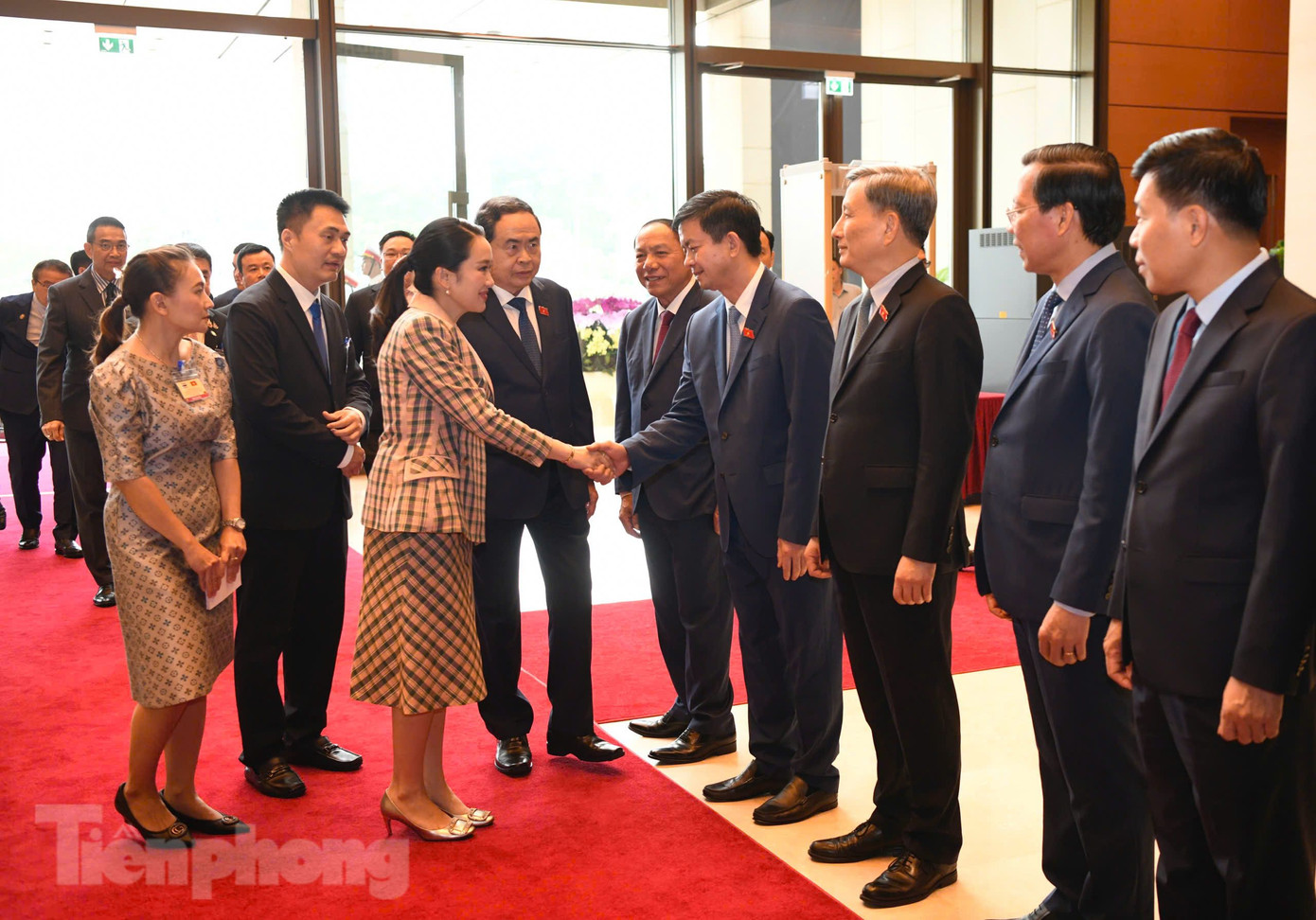 Chủ tịch Quốc hội Trần Thanh Mẫn giới thiệu với Thủ tướng Thái Lan Paetongtarn Shinawatra các thành viên cấp cao của Quốc hội Việt Nam. Ảnh: Như Ý Chủ tịch Quốc hội Trần Thanh Mẫn giới thiệu với Thủ tướng Thái Lan Paetongtarn Shinawatra các thành viên cấp cao của Quốc hội Việt Nam. Ảnh: Như Ý