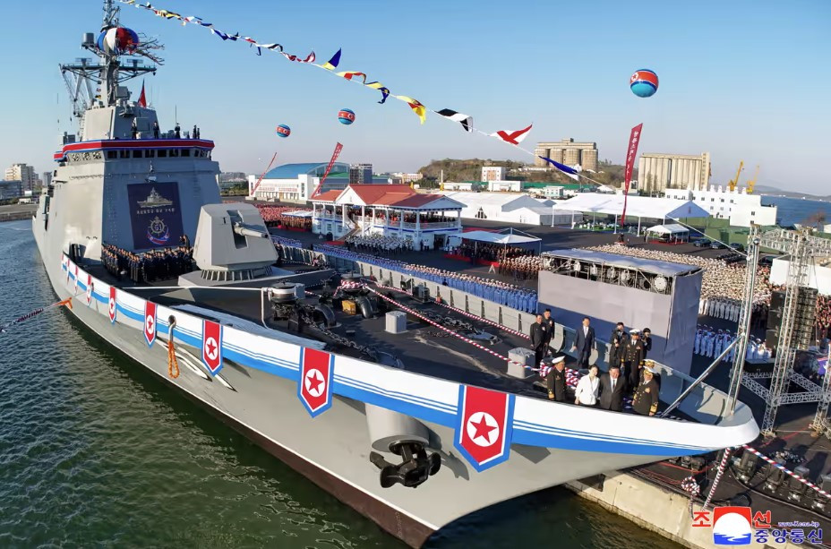 Bức ảnh con tàu khu trục mới chế tạo được báo chí Triều Tiên đăng ngày 25/4. (Ảnh: KCNA) Bức ảnh con tàu khu trục mới chế tạo được báo chí Triều Tiên đăng ngày 25/4. (Ảnh: KCNA)