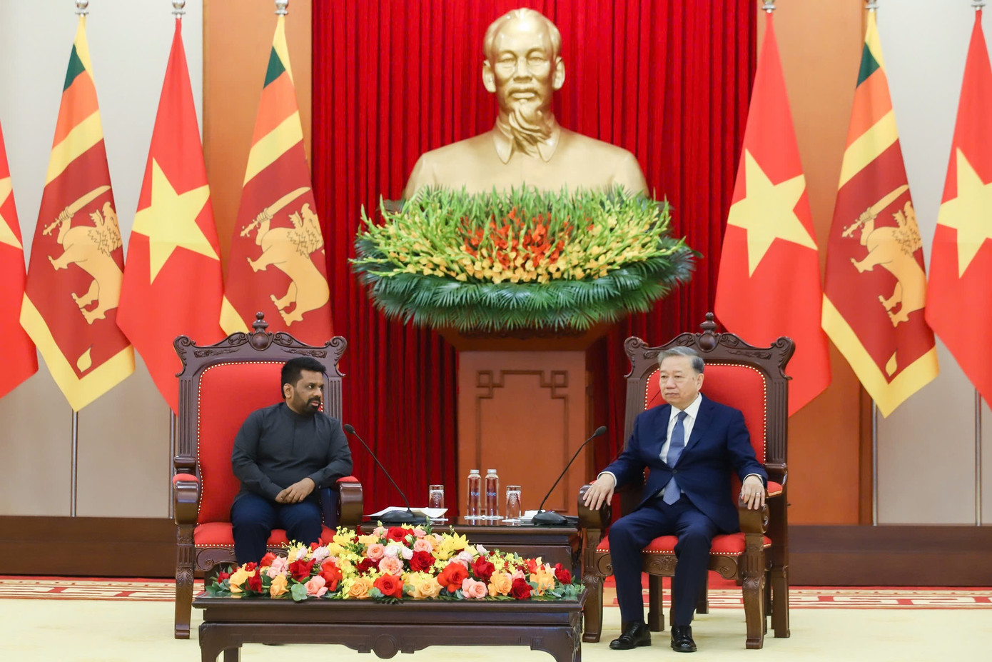 Tổng Bí thư Tô Lâm và Tổng thống Sri Lanka Anura Kumara Dissanayaka trong cuộc gặp ngày 4/5. Ảnh: Nhật Minh. Tổng Bí thư Tô Lâm và Tổng thống Sri Lanka Anura Kumara Dissanayaka trong cuộc gặp ngày 4/5. Ảnh: Nhật Minh.