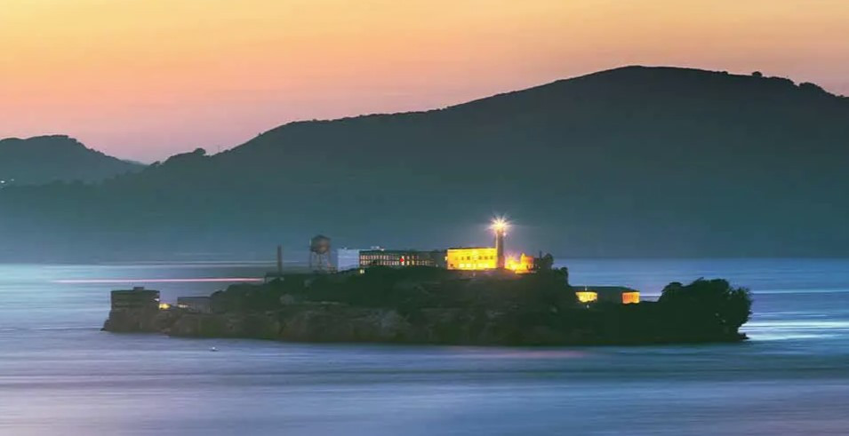 Nhà tù Alcatraz trên Vịnh San Francisco Nhà tù Alcatraz trên Vịnh San Francisco