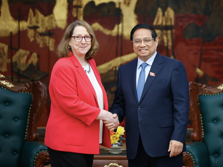 Thủ tướng Phạm Minh Chính tiếp Chủ tịch USCC Reva Price. Ảnh: VGP.