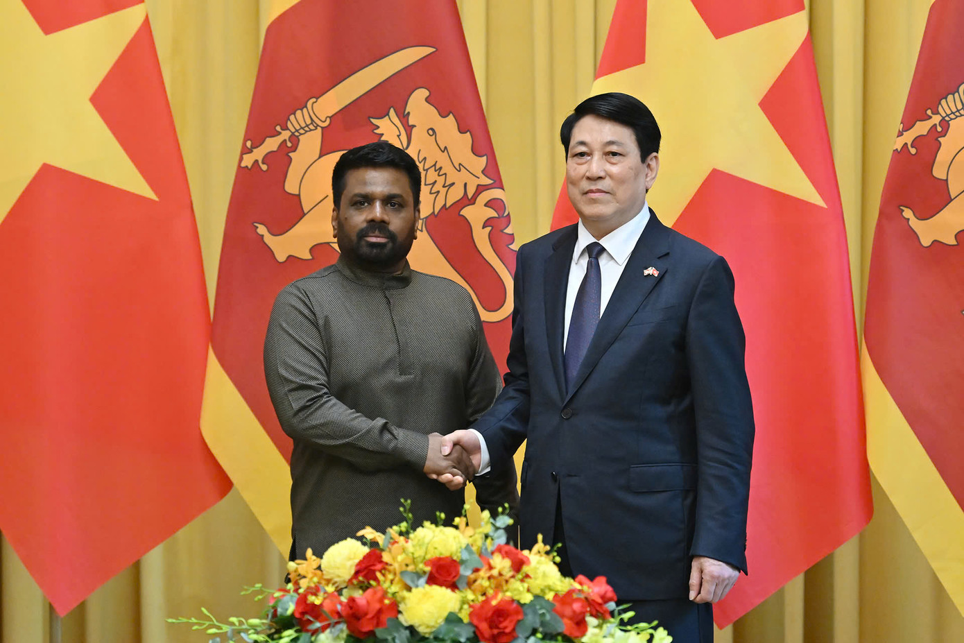 Chủ tịch nước Lương Cường và Tổng thống Sri Lanka chụp ảnh chung trước cuộc hội đàm. Ảnh: Nhật Minh