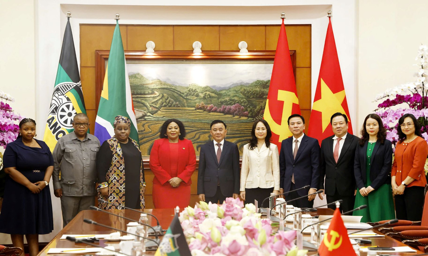 Các lãnh đạo và quan chức tham dự cuộc hội đàm ngày 19/5. Ảnh: Mofa Các lãnh đạo và quan chức tham dự cuộc hội đàm ngày 19/5. Ảnh: Mofa