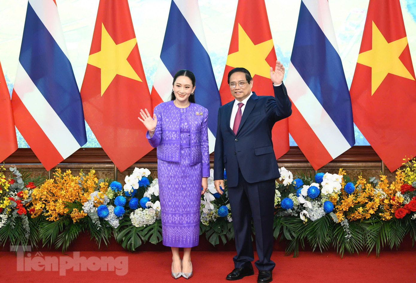 Thủ tướng Phạm Minh Chính và Thủ tướng Thái Lan Paetongtarn Shinawatra chụp ảnh chung. Ảnh: Như Ý