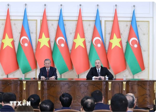 Tổng Bí thư Tô Lâm và Tổng thống Azerbaijan tại cuộc họp báo thông báo kết quả hội đàm và tuyên bố nâng cấp quan hệ lên đối tác chiến lược. Ảnh: TTXVN. Tổng Bí thư Tô Lâm và Tổng thống Azerbaijan tại cuộc họp báo thông báo kết quả hội đàm và tuyên bố nâng cấp quan hệ lên đối tác chiến lược. Ảnh: TTXVN.