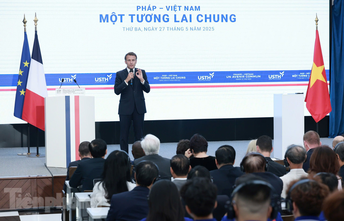 Tổng thống Pháp Emmanuel Macron phát biểu trước các lãnh đạo và sinh viên USTH. Ảnh: Nhật Minh Tổng thống Pháp Emmanuel Macron phát biểu trước các lãnh đạo và sinh viên USTH. Ảnh: Nhật Minh