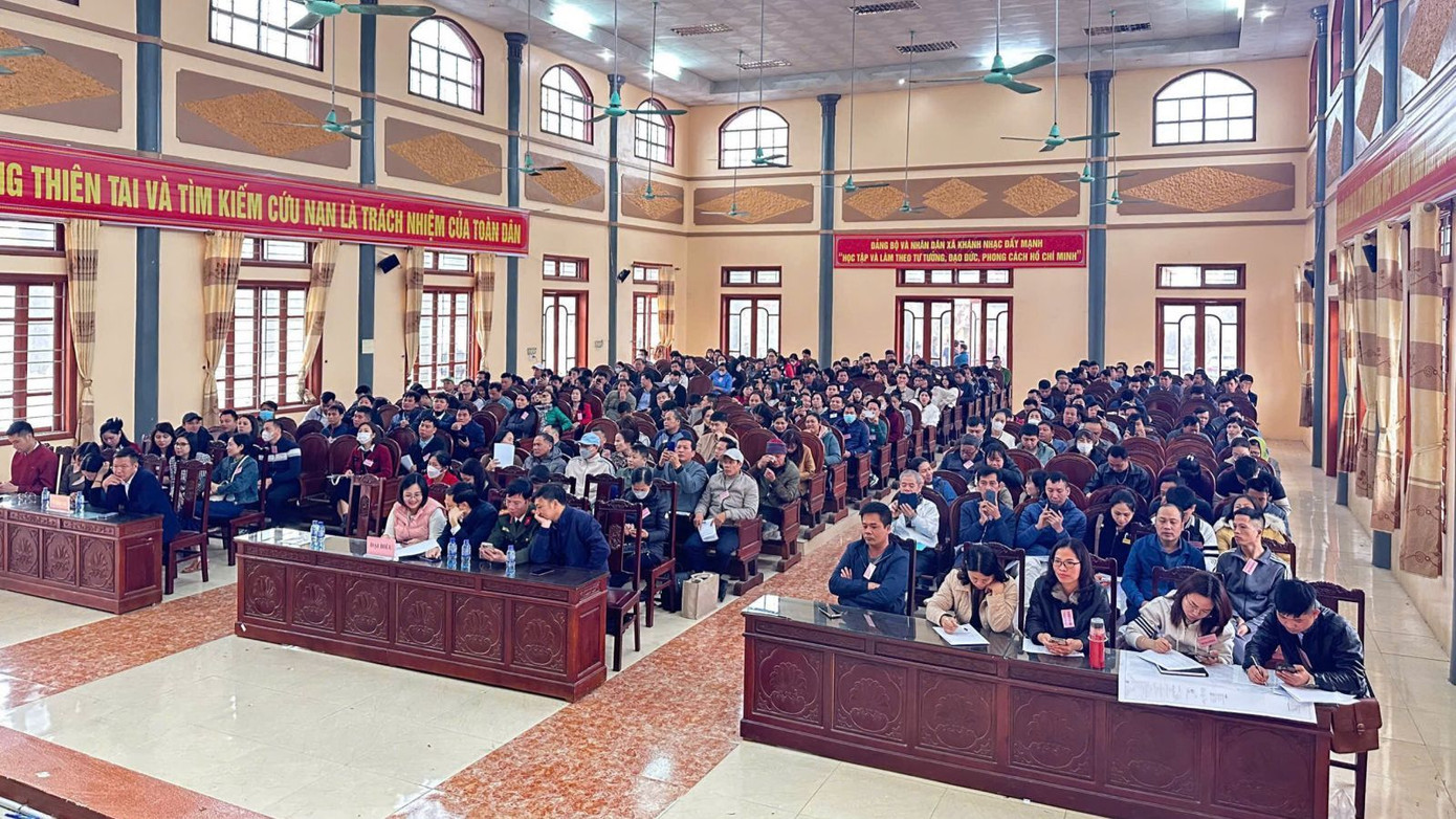 Phiên đấu giá quyền sử dụng 230 thửa đất tại KDC Tam và Tứ Tư Điền (giai đoạn 2), xã Khánh Nhạc. Ảnh: Trung tâm dịch vụ đấu giá tài sản tỉnh Ninh Bình.