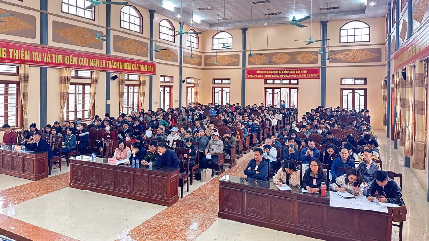 Phiên đấu giá quyền sử dụng 230 thửa đất tại KDC Tam và Tứ Tư Điền (giai đoạn 2), xã Khánh Nhạc. Ảnh: Trung tâm dịch vụ đấu giá tài sản tỉnh Ninh Bình. Phiên đấu giá quyền sử dụng 230 thửa đất tại KDC Tam và Tứ Tư Điền (giai đoạn 2), xã Khánh Nhạc. Ảnh: Trung tâm dịch vụ đấu giá tài sản tỉnh Ninh Bình.
