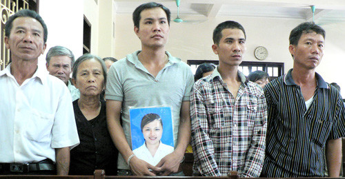 Gia đình các nạn nhân tại phiên tòa