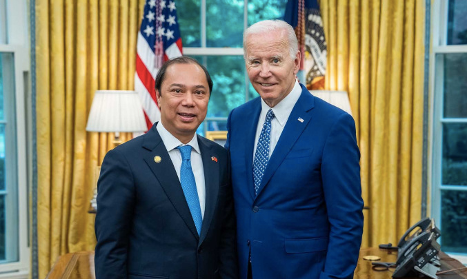 Đại sứ Việt Nam tại Mỹ Nguyễn Quốc Dũng chào xã giao Tổng thống Mỹ Joe Biden tháng 6/2022. (Ảnh: VGP)