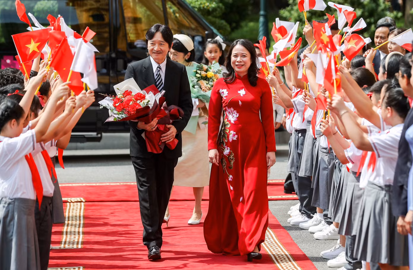 Phó Chủ tịch nước Võ Thị Ánh Xuân và Hoàng Thái tử Akishino tại lễ đón. (Ảnh: Như Ý) Phó Chủ tịch nước Võ Thị Ánh Xuân và Hoàng Thái tử Akishino tại lễ đón. (Ảnh: Như Ý)