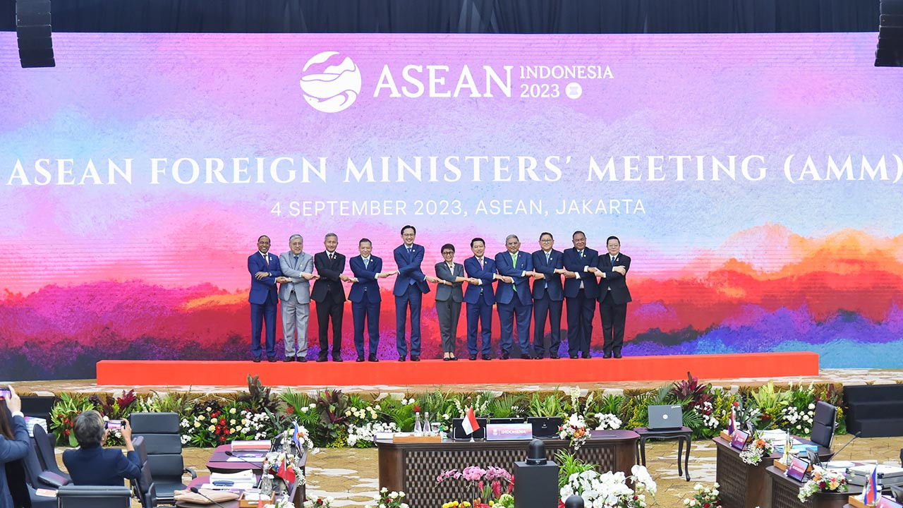 Các bộ trưởng ngoại giao ASEAN họp ngày 4/9 để trù bị cho Hội nghị cấp cao ASEAN. (Ảnh: Mofa) Các bộ trưởng ngoại giao ASEAN họp ngày 4/9 để trù bị cho Hội nghị cấp cao ASEAN. (Ảnh: Mofa)