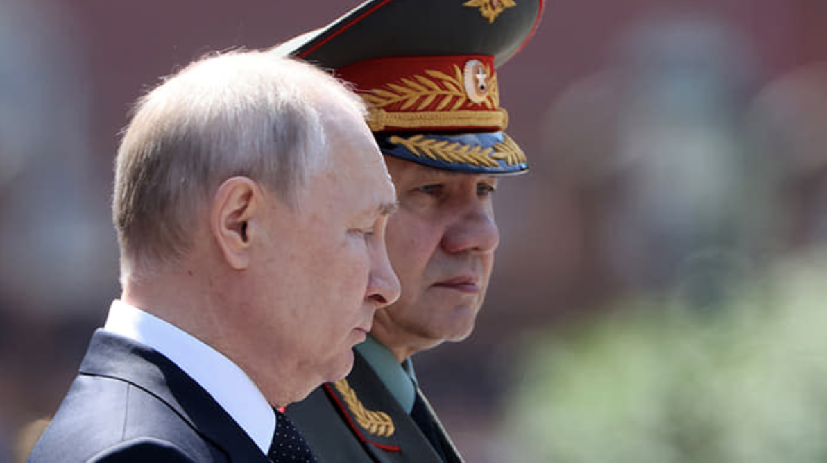 Tổng thống Nga Vladimir Putin và Bộ trưởng Quốc phòng Sergei Shoigu. (Ảnh: Sputnik)