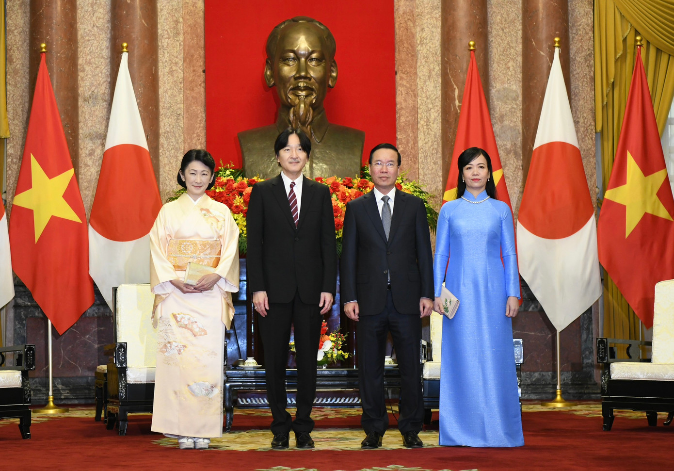 Chủ tịch nước Võ Văn Thưởng và Phu nhân chụp ảnh chung với Hoàng Thái tử Nhật Bản và Công nương. (Ảnh: Như Ý) Chủ tịch nước Võ Văn Thưởng và Phu nhân chụp ảnh chung với Hoàng Thái tử Nhật Bản và Công nương. (Ảnh: Như Ý)
