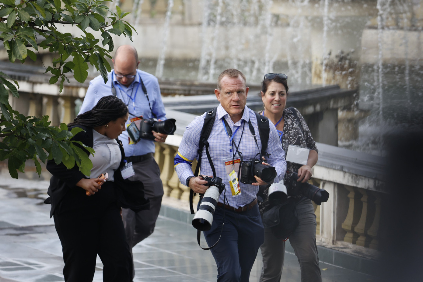 Một nhóm phóng viên Mỹ tháp tùng Tổng thống Biden đến Hà Nội. (ảnh: Như Ý) Một nhóm phóng viên Mỹ tháp tùng Tổng thống Biden đến Hà Nội. (ảnh: Như Ý)