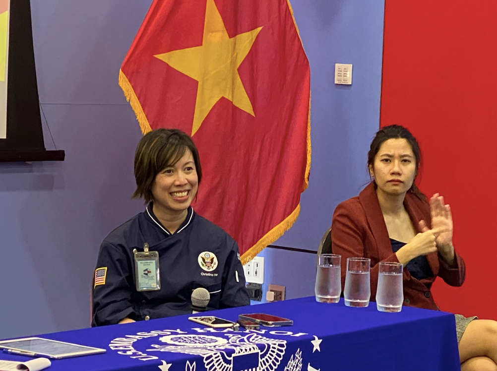 Christine Hà trong buổi nói chuyện tại Đại sứ quán Mỹ ở Hà Nội ngày 20/9. (Ảnh: Thu Loan)