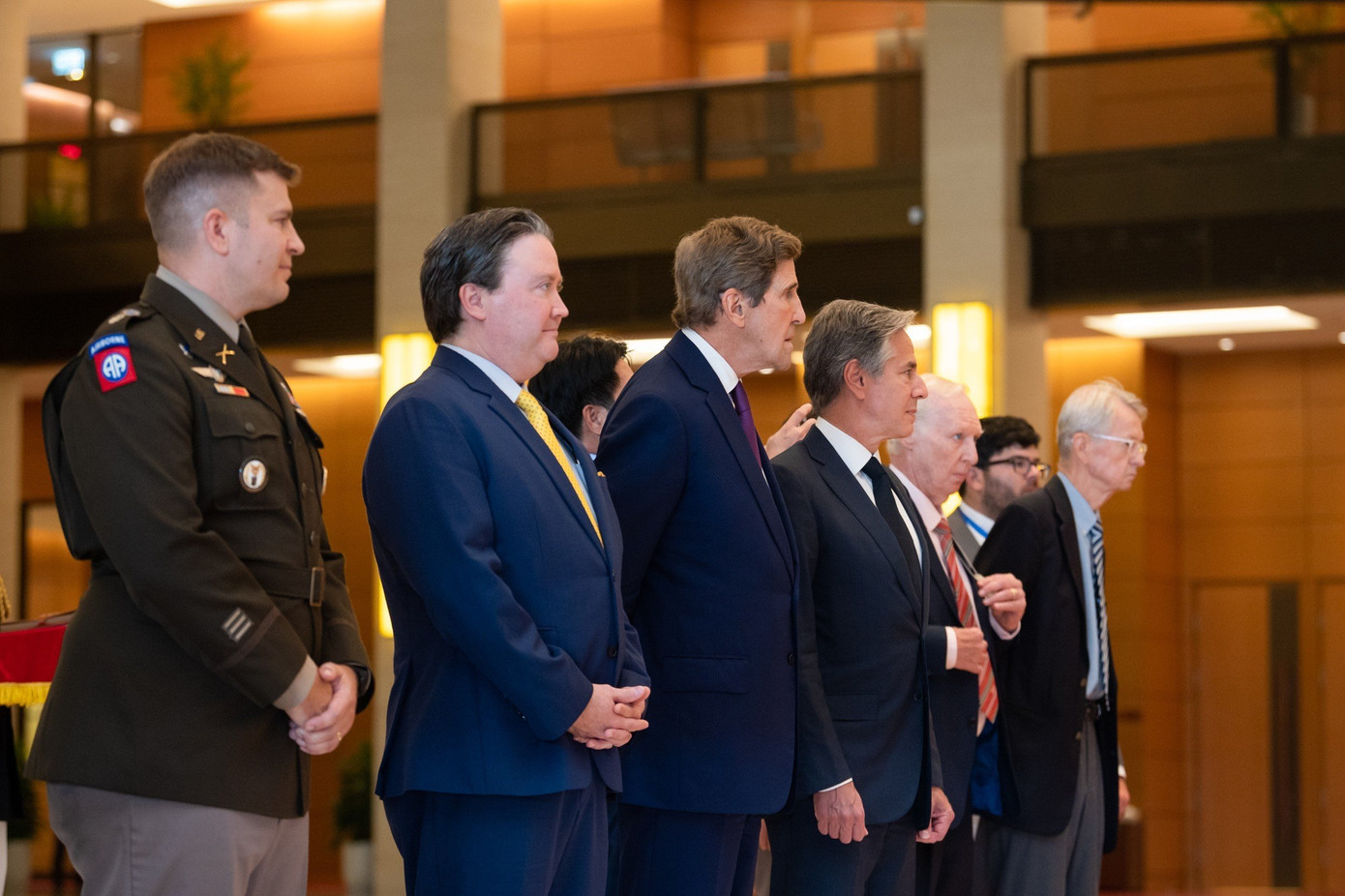 Các quan chức Mỹ tháp tùng Tổng thống Joe Biden trong cuộc tiếp. (Ảnh: Nhật Minh) Các quan chức Mỹ tháp tùng Tổng thống Joe Biden trong cuộc tiếp. (Ảnh: Nhật Minh)