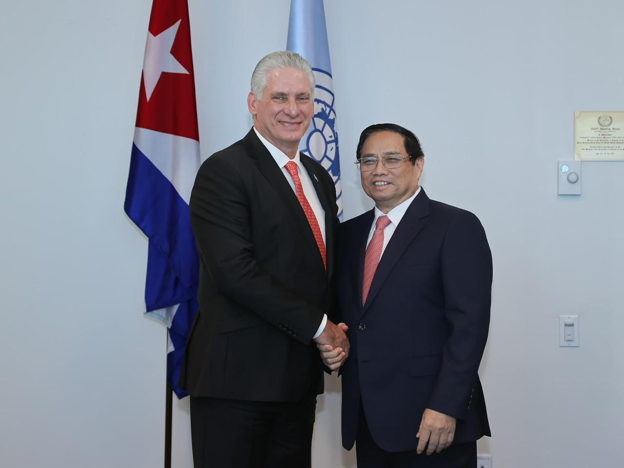 Thủ tướng Phạm Minh Chính trong cuộc gặp Chủ tịch Cuba Miguel Díaz-Canel. (Ảnh: Nguyễn Hồng).