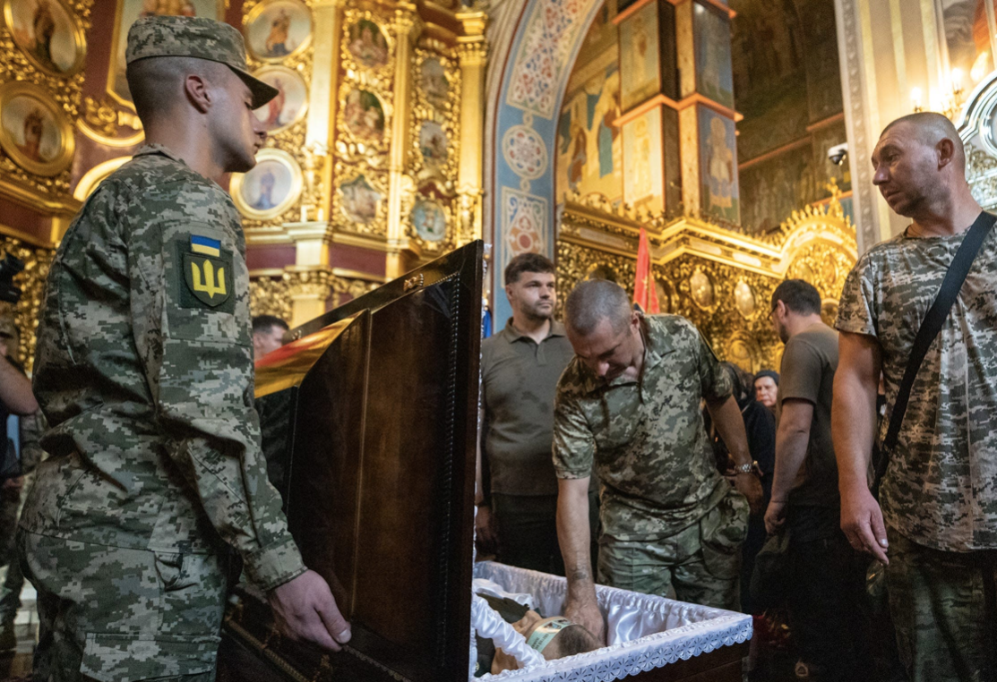Lễ tang Đại tá Serhii Ilnytskyi. (Ảnh: Getty)