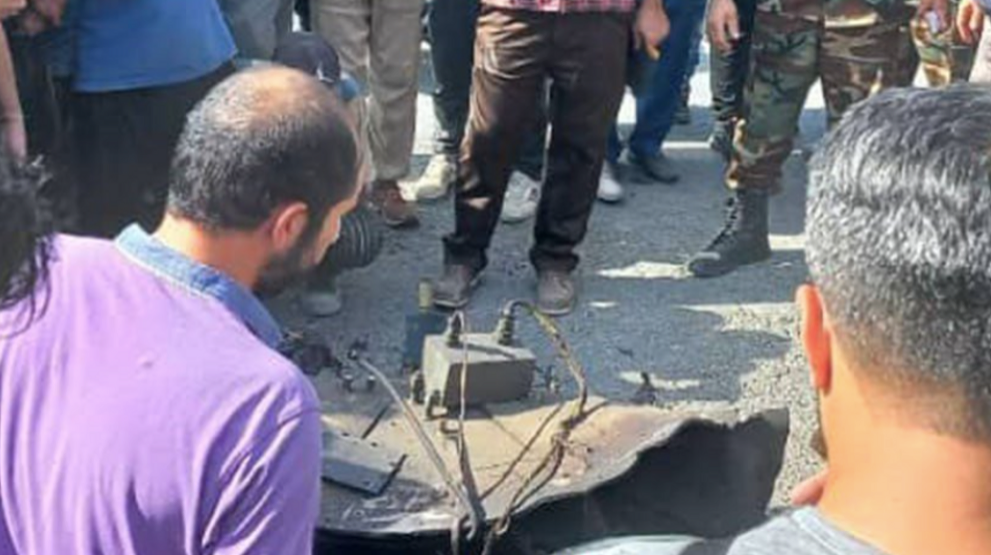 Xác vật thể rơi xuống đường phố Gorgan sau sự cố quân sự ngày 18/9. (Ảnh: i24news)