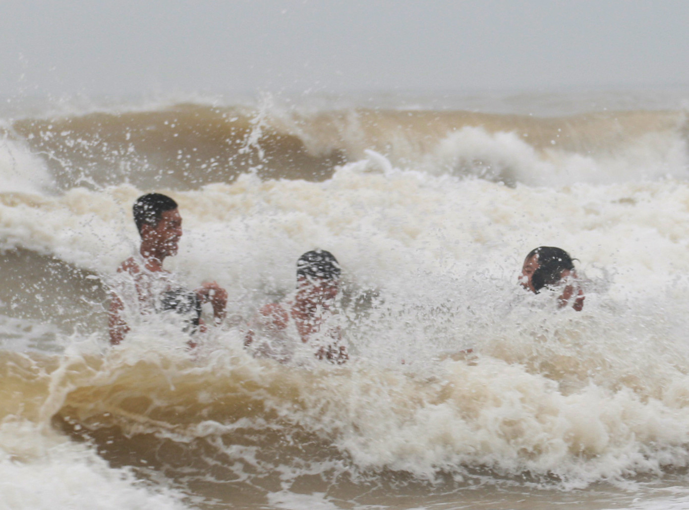 Bão số 13 đổ bộ Quảng Bình, Hà Tĩnh ảnh 3 Bão số 13 đổ bộ Quảng Bình, Hà Tĩnh ảnh 3