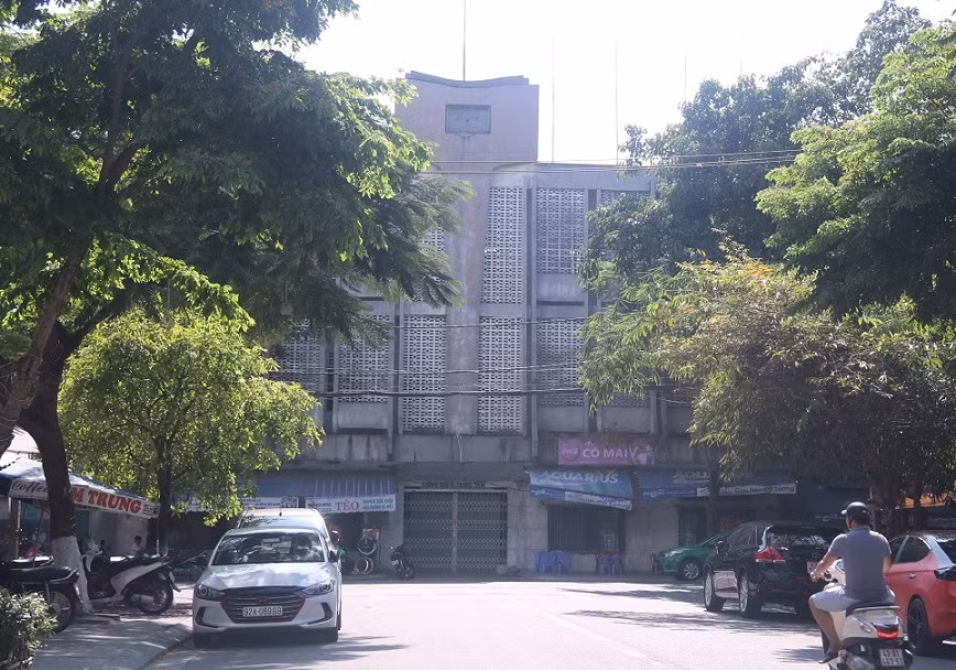 Bị bán 1.400 tỷ đồng, sân vận động Chi Lăng giờ ra sao? ảnh 1