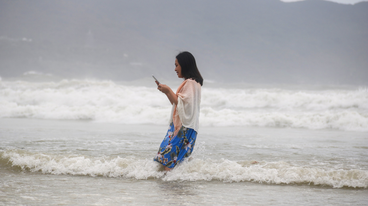 Cây đổ hàng loạt, mất điện, hàng nghìn nhà tốc mái do bão số 5 ảnh 24