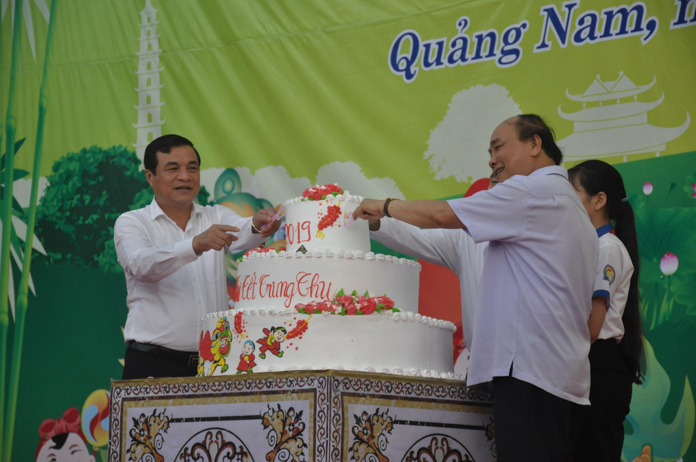 Thủ tướng vui tết Trung thu cùng trẻ em Quảng Nam ảnh 2