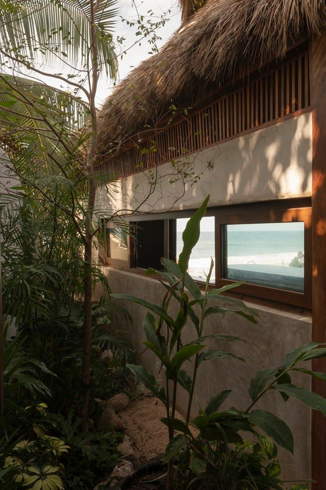 Căn nhà trở thành không gian tận hưởng mùa hè thư thái và yên bình của gia chủ. Nguồn ảnh: Archdaily Căn nhà trở thành không gian tận hưởng mùa hè thư thái và yên bình của gia chủ. Nguồn ảnh: Archdaily