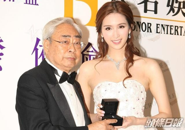 Chuyện tình ồn ào nhất của Lâm Kiến Danh là với người đẹp kém 50 tuổi, Hà Ngạo Nhi.