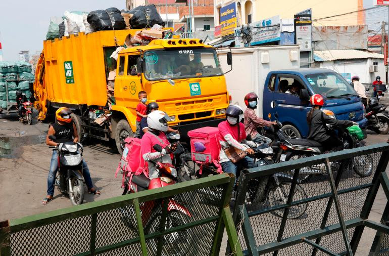 Lệnh hạn chế đi lại đã được áp dụng ở thủ đô Phnom Penh. Ảnh: EPA