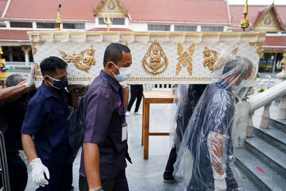 Tang lễ một bệnh nhân COVID-19 ở Bangkok. Ảnh: Reuters