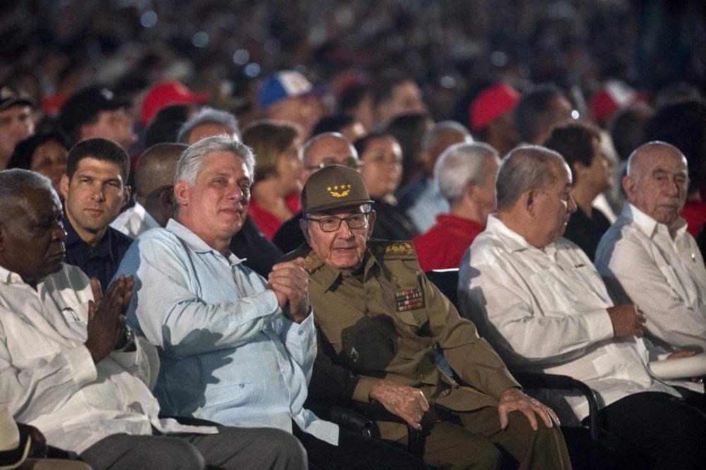 Ông Diaz-Canel dự sự kiện cùng ông Raul Castro hồi năm 2018. Ảnh: AP Ông Diaz-Canel dự sự kiện cùng ông Raul Castro hồi năm 2018. Ảnh: AP
