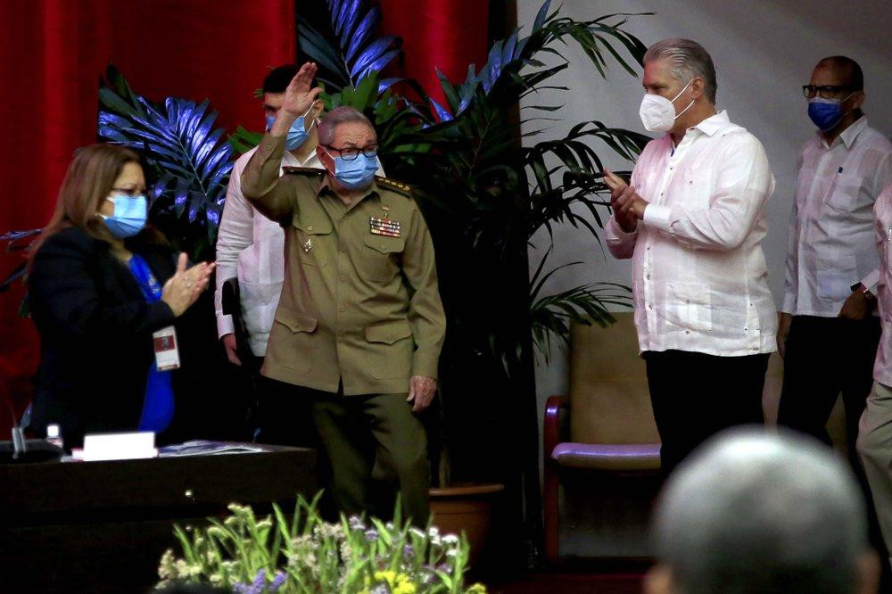 Ông Raúl Castro trong phiên họp ngày 16/4. Ảnh: AP