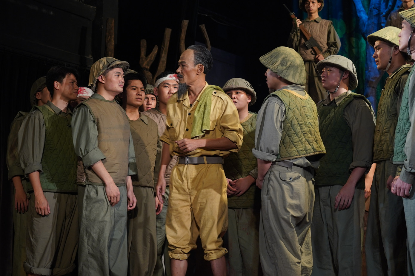 Nghệ sĩ Minh Hải nhận được nhiều giải Vàng nhờ thể hiện hình tượng Chủ tịch Hồ Chí Minh.