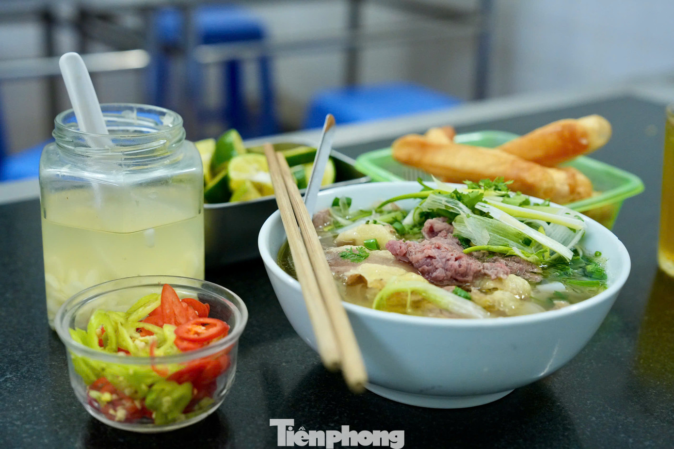 Phở Hà Nội có đặc trưng riêng ở hương vị và văn hóa ăn phở. Hoàn Kiếm là nơi có nhiều quán phở ngon bậc nhất Thủ đô. Phở Hà Nội có đặc trưng riêng ở hương vị và văn hóa ăn phở. Hoàn Kiếm là nơi có nhiều quán phở ngon bậc nhất Thủ đô.