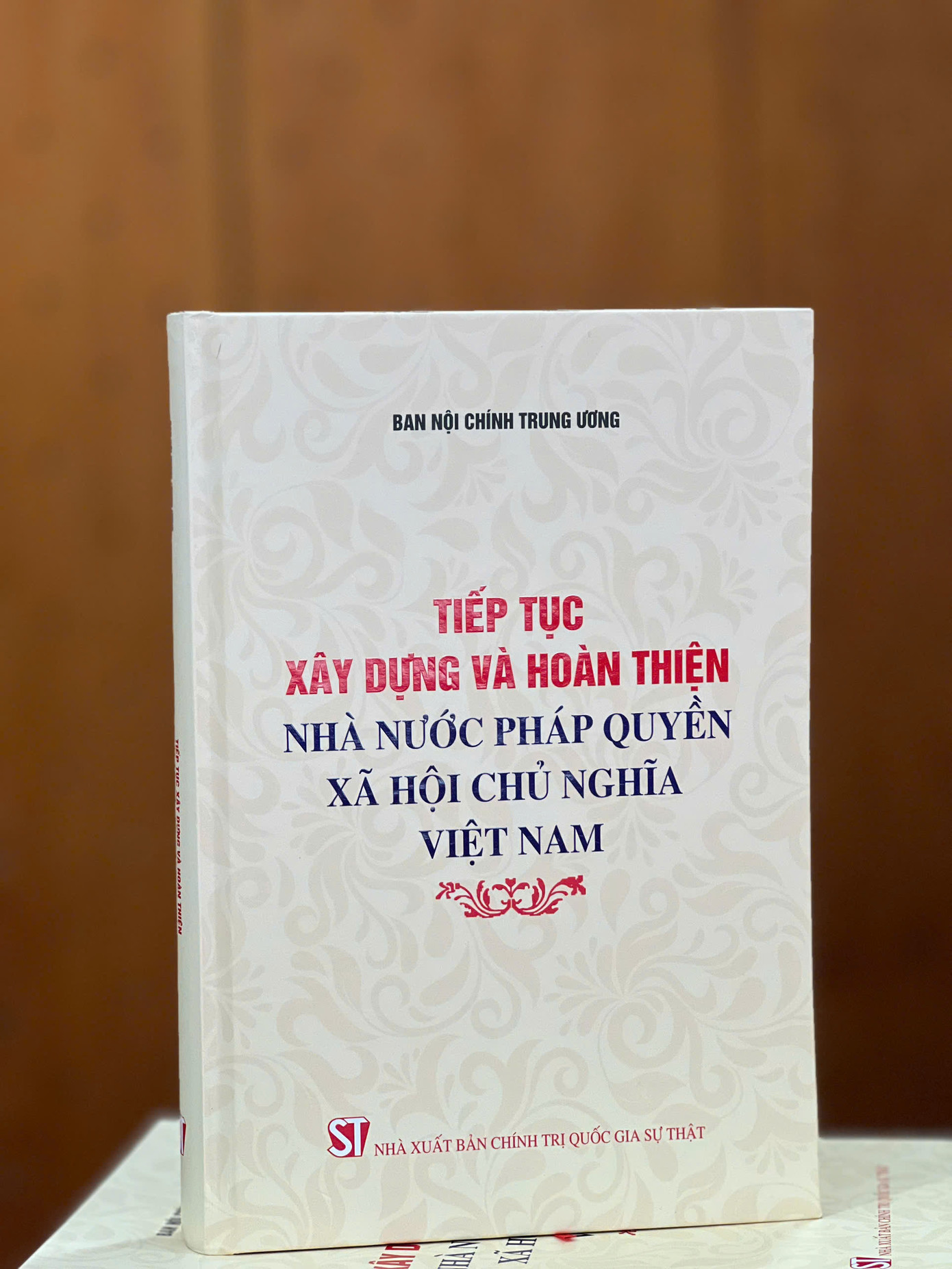 Ba chương của cuốn sách tập trung làm rõ nội hàm, đặc trưng và định hướng trong xây dựng, hoàn thiện Nhà nước pháp quyền xã hội chủ nghĩa Việt Nam.