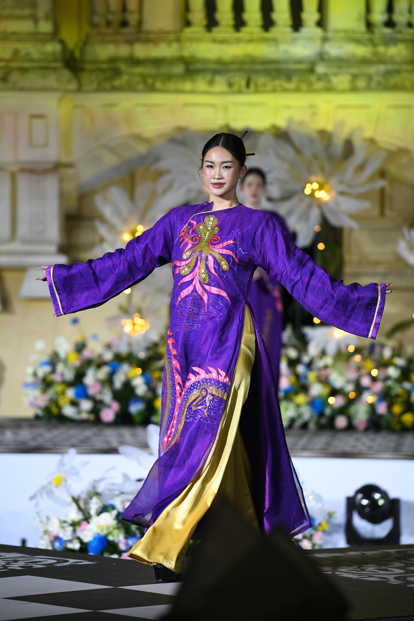 Bước chân di sản 2 tôn vinh di sản văn hóa thông qua thời trang và âm nhạc.