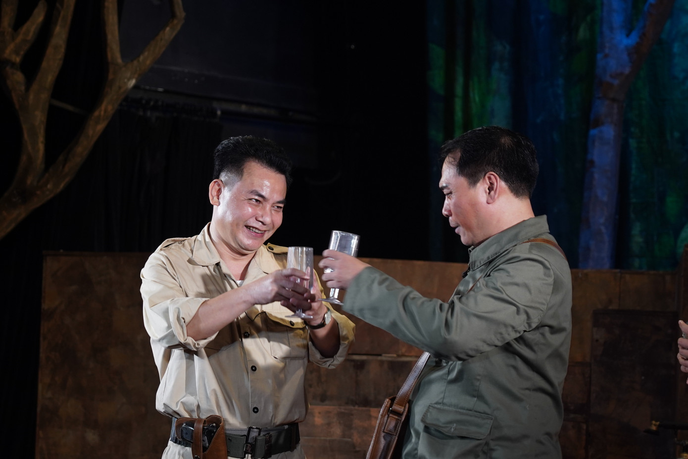 NSƯT Trịnh Mai Nguyên và NSƯT Kiều Minh Hiếu đóng góp vào sự thành công của vở diễn.