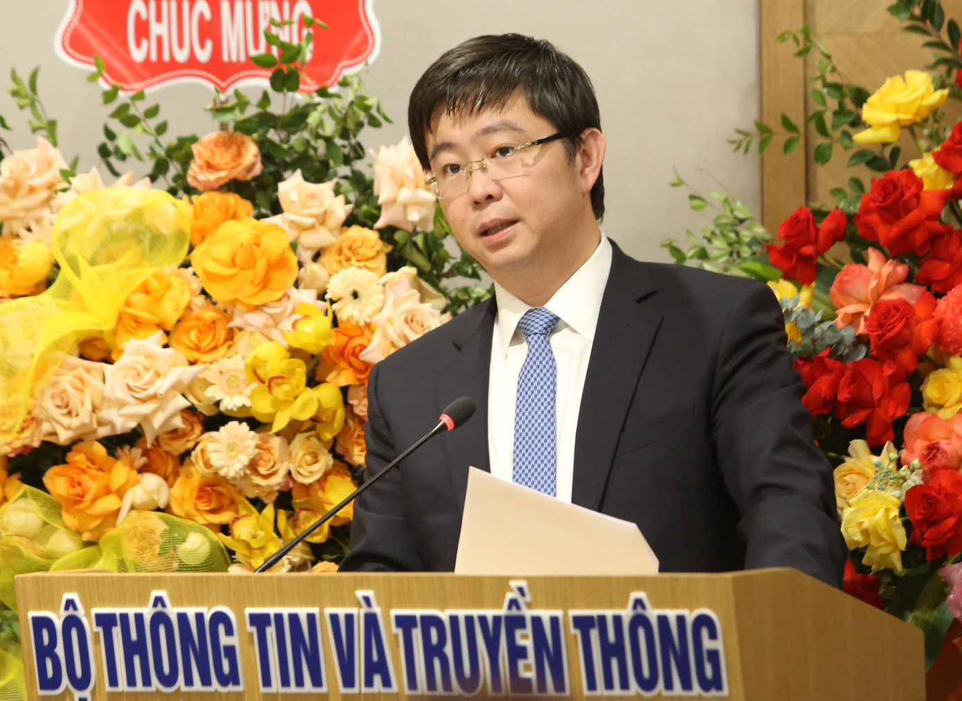 Ông Bùi Hoàng Phương - Thứ trưởng Bộ TT&TT - nhấn mạnh nền tảng sách, báo quốc gia góp phần vào chương trình chuyển đổi số quốc gia. Ảnh: Thảo Anh. Ông Bùi Hoàng Phương - Thứ trưởng Bộ TT&TT - nhấn mạnh nền tảng sách, báo quốc gia góp phần vào chương trình chuyển đổi số quốc gia. Ảnh: Thảo Anh.