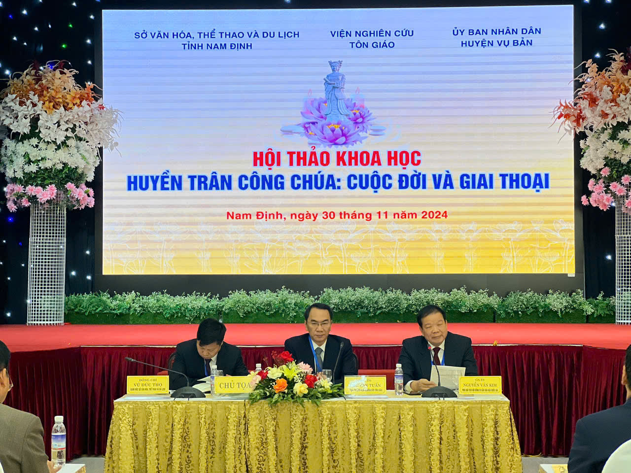 Đây là dịp gạn đục khơi trong về cuộc đời công chúa Huyền Trân.