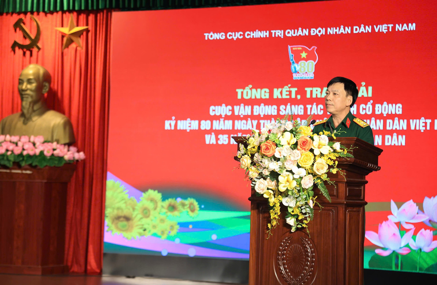 Cục Tuyên huấn (Tổng cục Chính trị) tổng kết, trao giải thưởng tranh cổ động về Quân đội. Cục Tuyên huấn (Tổng cục Chính trị) tổng kết, trao giải thưởng tranh cổ động về Quân đội.