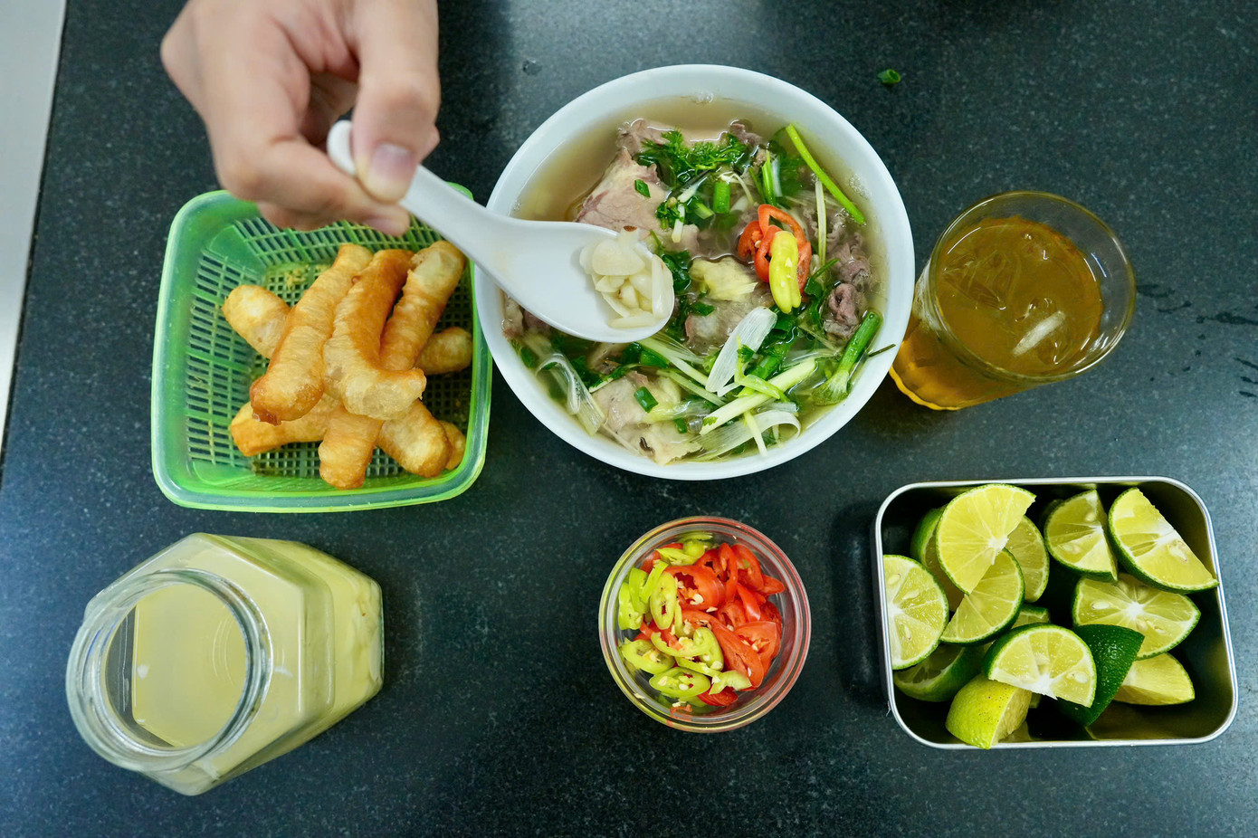 Phở Hà Nội có đặc trưng riêng ở hương vị và văn hóa ăn phở. Hoàn Kiếm là nơi có nhiều quán phở ngon bậc nhất Thủ đô. Phở Hà Nội có đặc trưng riêng ở hương vị và văn hóa ăn phở. Hoàn Kiếm là nơi có nhiều quán phở ngon bậc nhất Thủ đô.